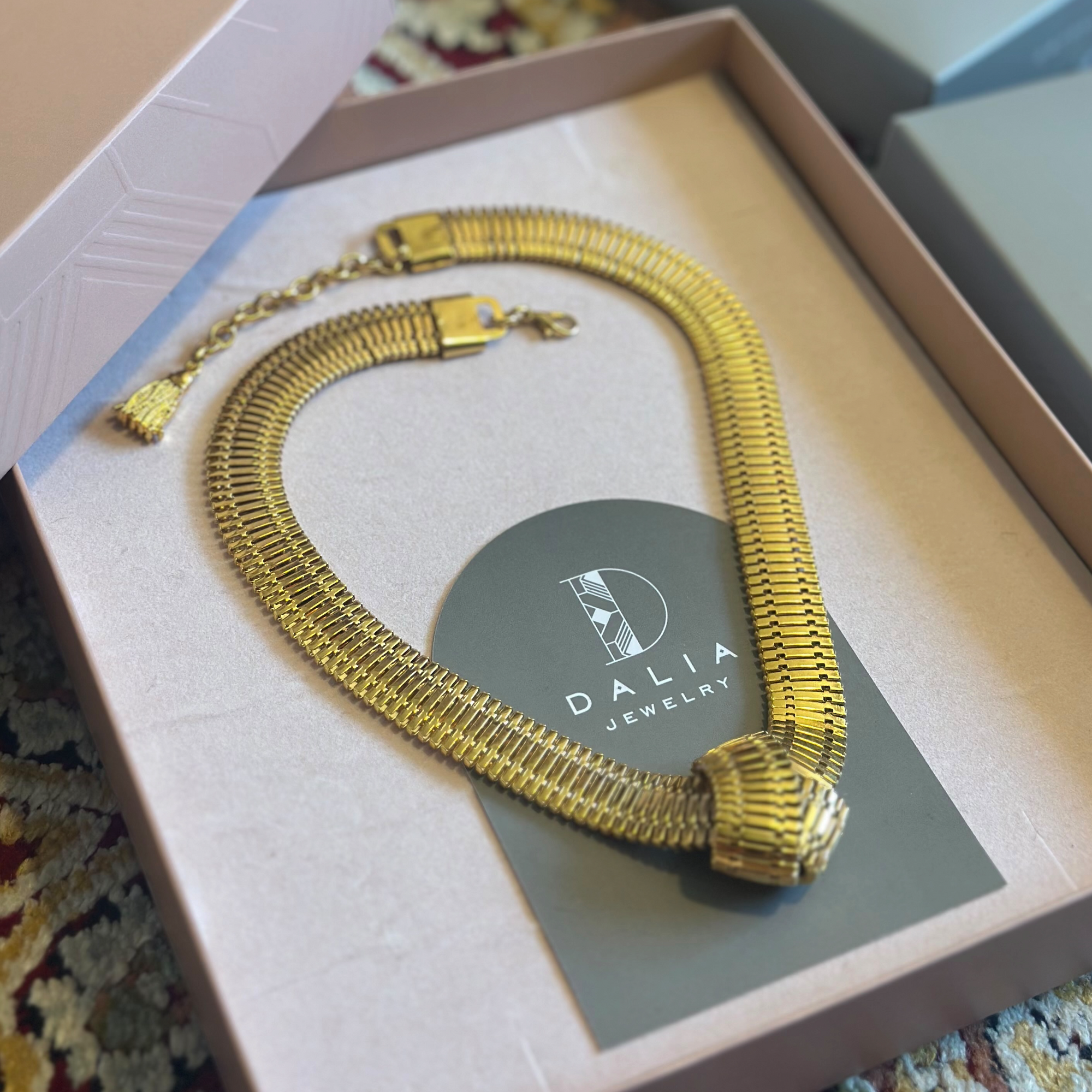 SINGLE KNOT CHOKER
